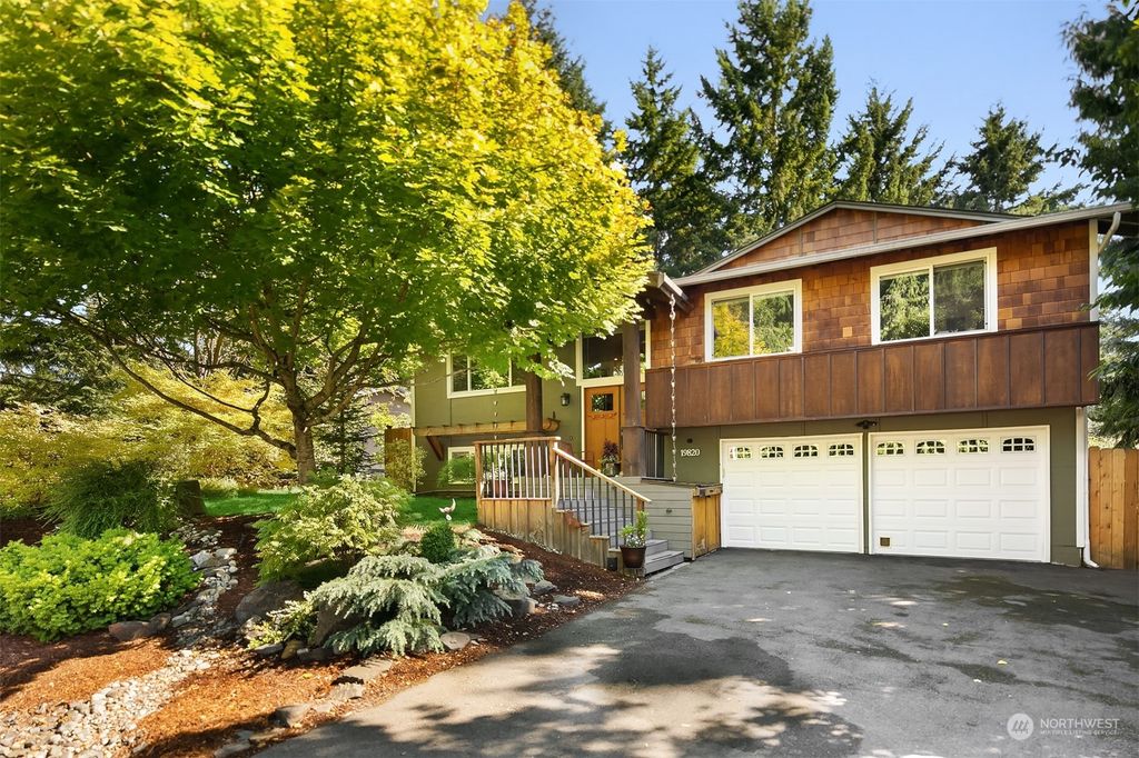 Photo of 19820 30th Avenue NE, Lake Forest Park, WA 98155 (MLS # 2036337)