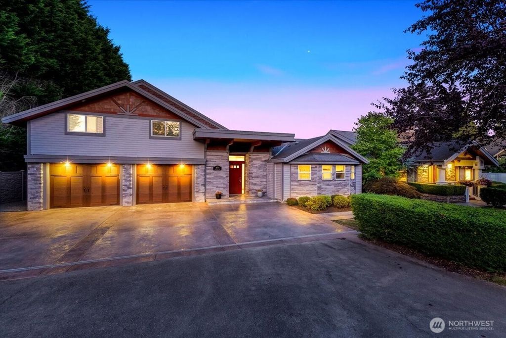 Photo of 16704 162nd Avenue NE, Woodinville, WA 98072 (MLS # 2427751)