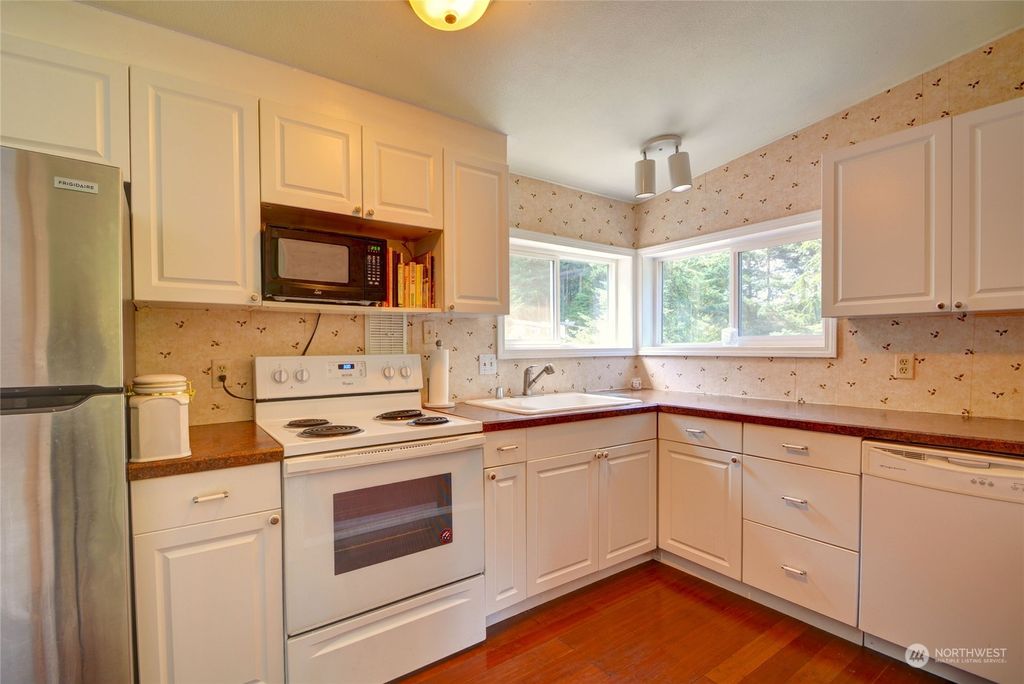 Photo of 5810 Fleming Street #54, Everett, WA 98203 (MLS # 2140240)