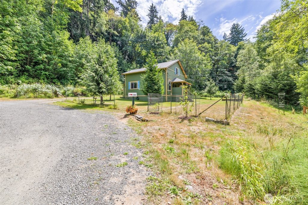 Photo of 1103 S Valley Street, Port Angeles, WA 98362 (MLS # 2552769)
