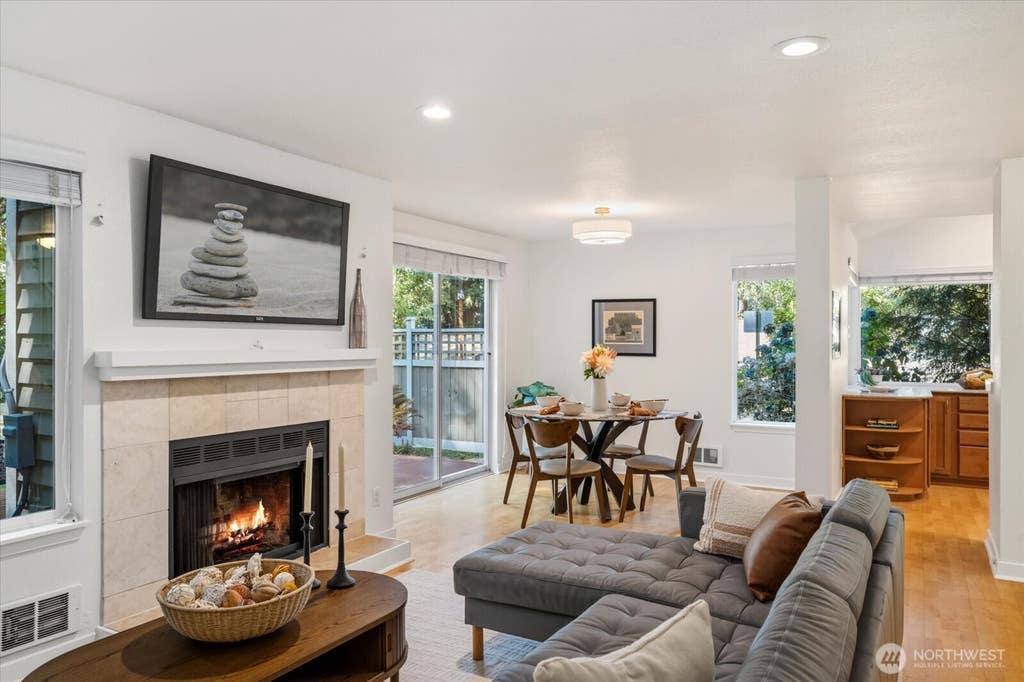 Photo of 11411 102nd Court NE, Kirkland, WA 98033 (MLS # 2571202)