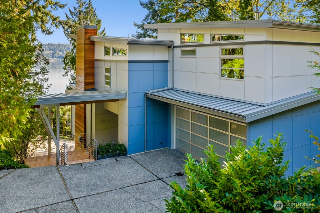 Photo of 1606 W Lake Sammamish Parkway SE, Bellevue, WA 98008 (MLS # 2441503)