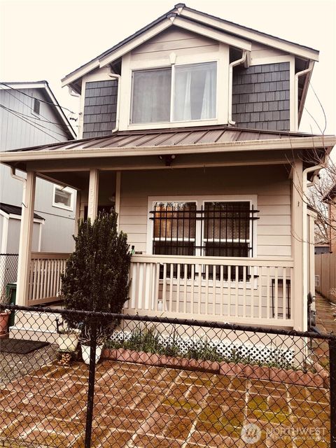 Photo of 10050 19th Avenue SW, Seattle, WA 98146 (MLS # 2483415)