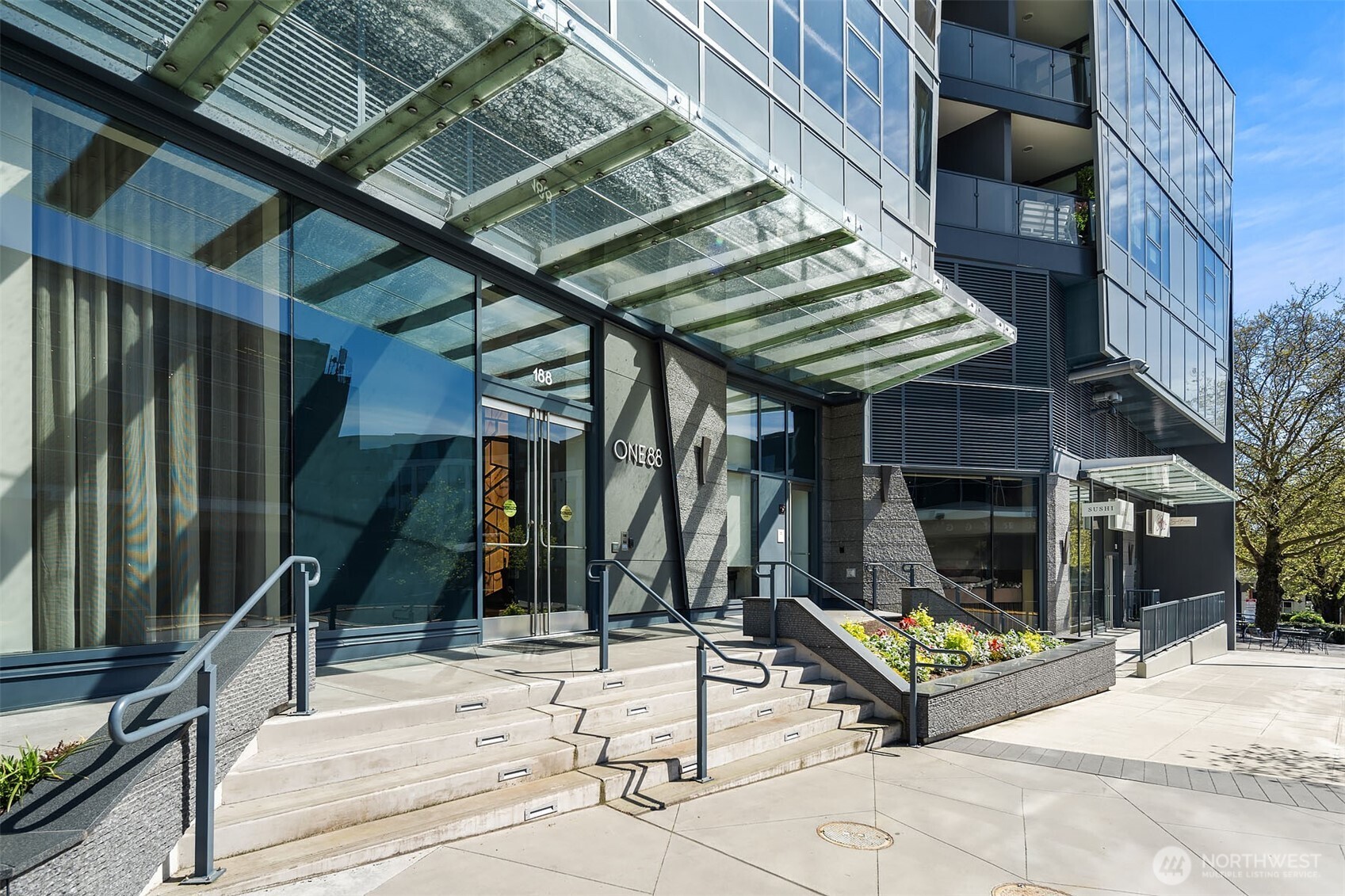 188 Bellevue Way NE 802