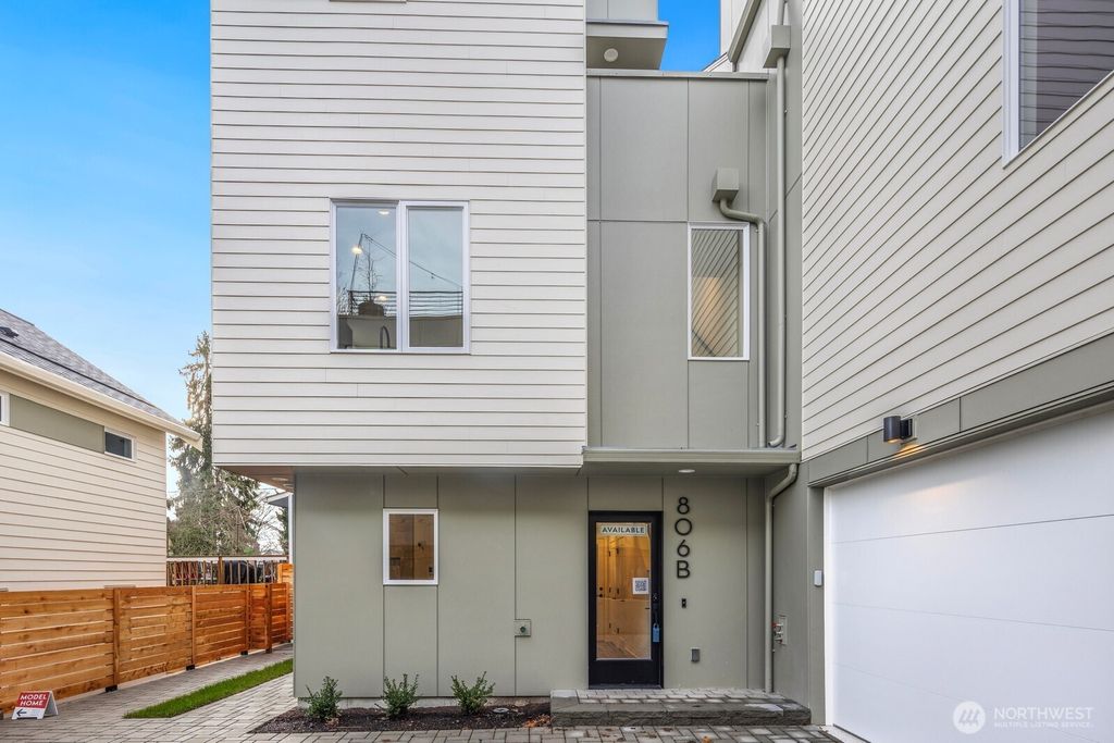 Photo of 806 34th Avenue #B, Seattle, WA 98122 (MLS # 2466781)