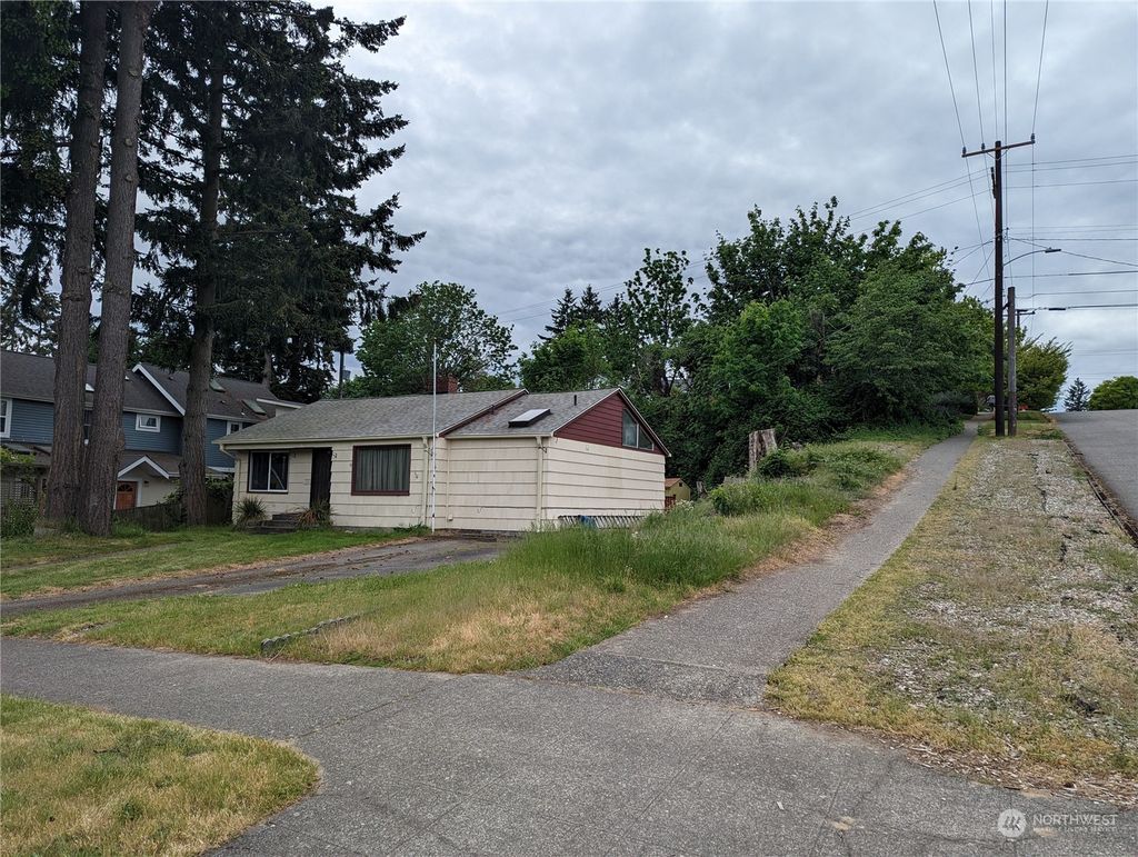 Photo of 4105 SW 47th Avenue, Seattle, WA 98116 (MLS # 2073918)
