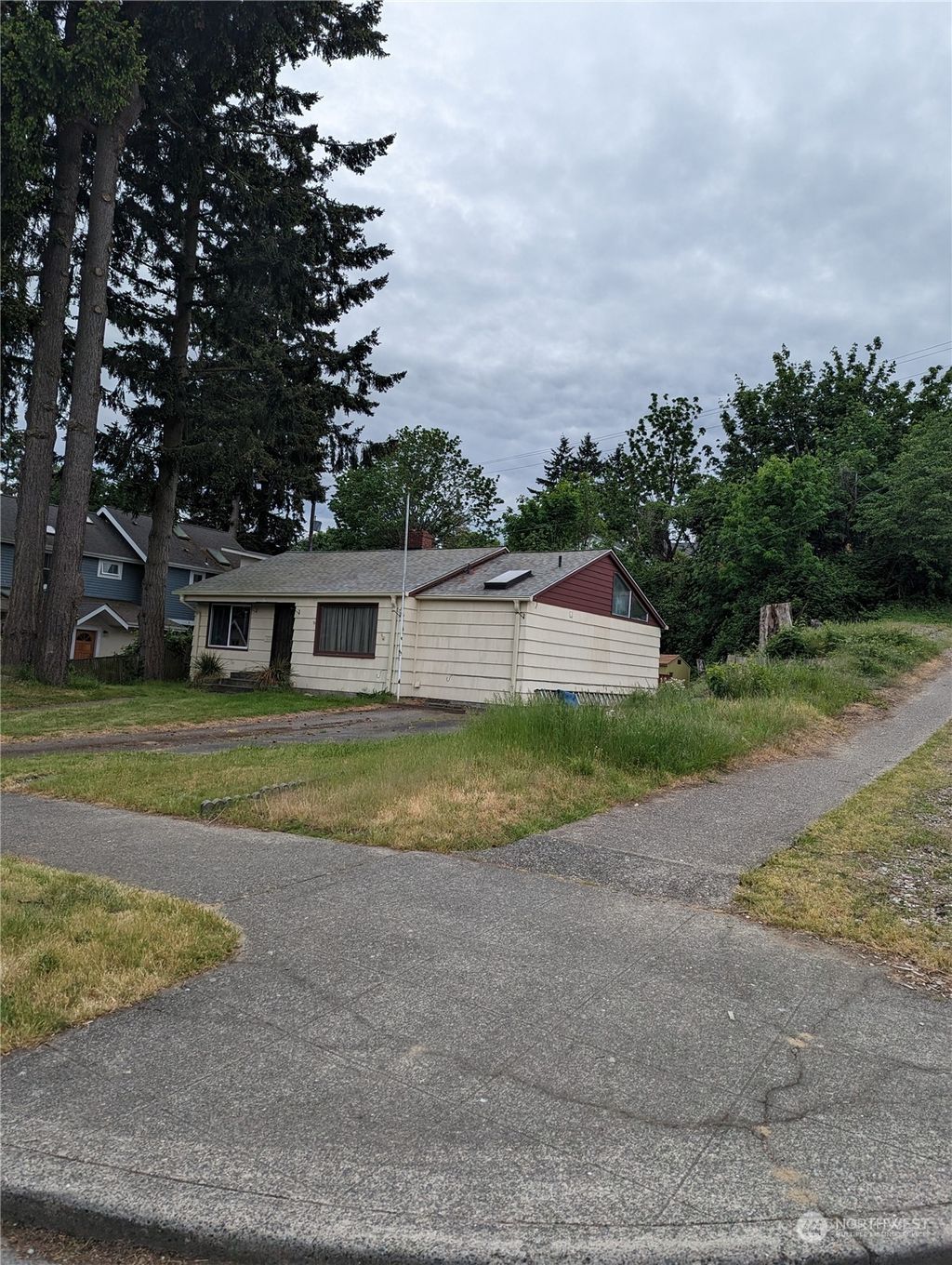 Photo of 4105 SW 47th Avenue, Seattle, WA 98116 (MLS # 2073918)