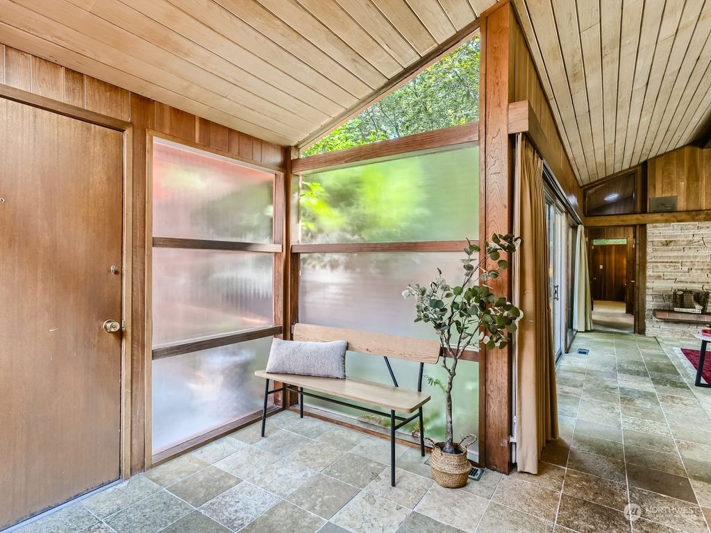 Photo of 16706 72nd Avenue NE, Kenmore, WA 98028 (MLS # 2153512)