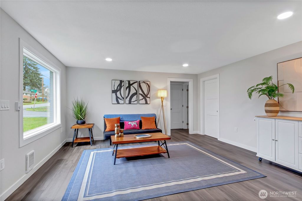 Photo of 2804 S 144th Street, SeaTac, WA 98168 (MLS # 2352727)