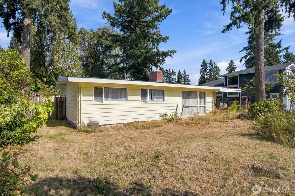 Photo of 14262 SE Eastgate Drive, Bellevue, WA 98006 (MLS # 2583441)