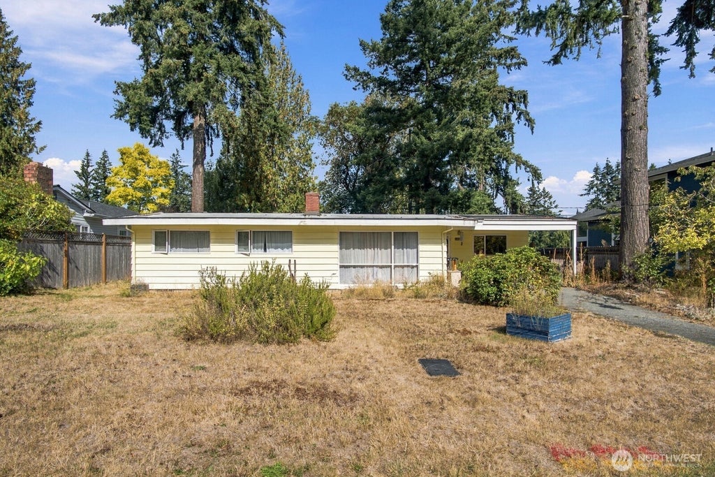 Photo of 14262 SE Eastgate Drive, Bellevue, WA 98006 (MLS # 2583441)