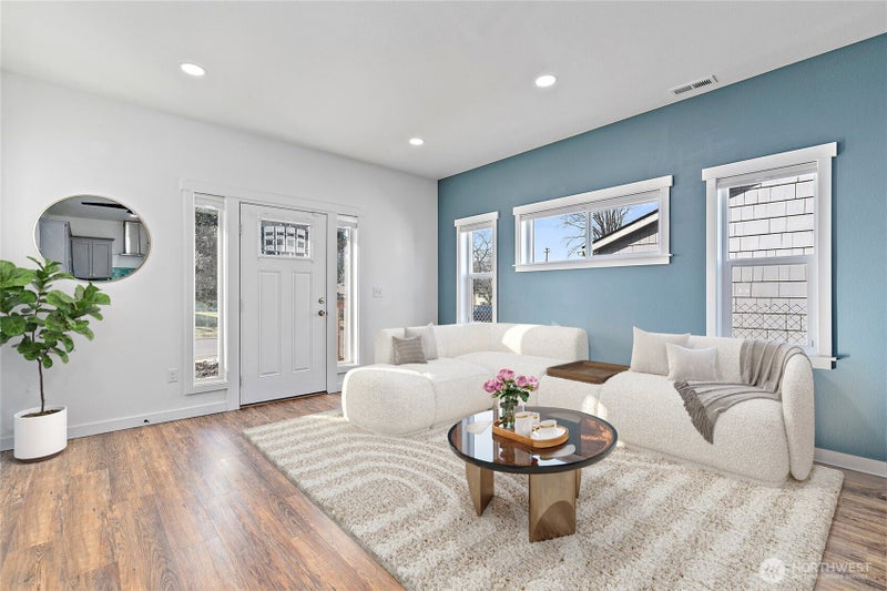 825 E 55th Street