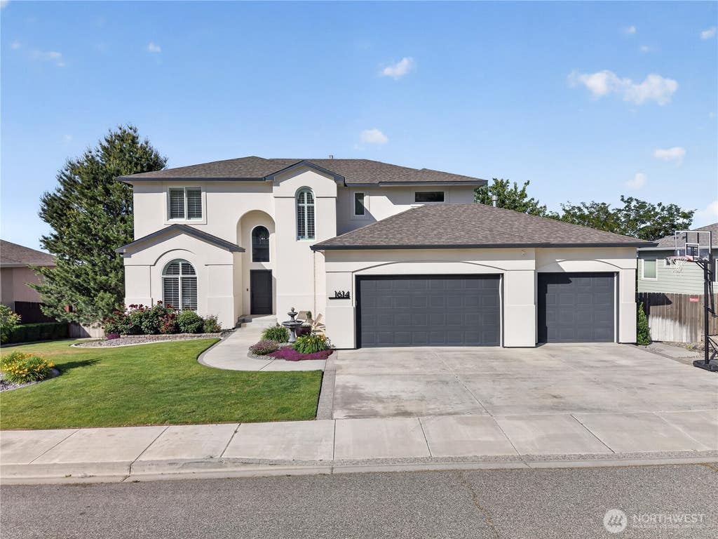 Photo of 1614 W 51st Avenue, Kennewick, WA 99338 (MLS # 2570812)