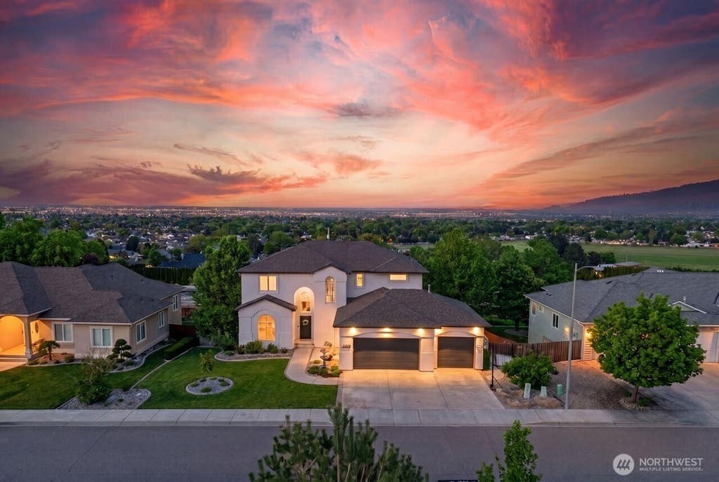 Photo of 1614 W 51st Avenue, Kennewick, WA 99338 (MLS # 2570812)