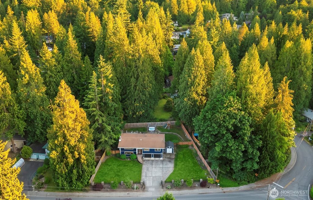 Photo of 1005 Mountain Park Boulevard SW, Issaquah, WA 98027 (MLS # 2370974)