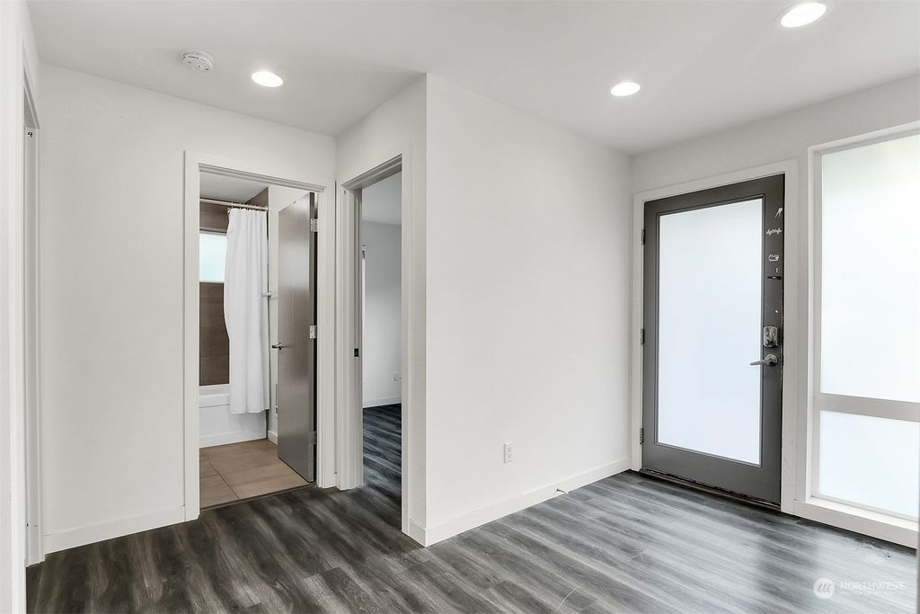 Photo of 5222 Brooklyn Avenue NE, Seattle, WA 98105 (MLS # 2268870)
