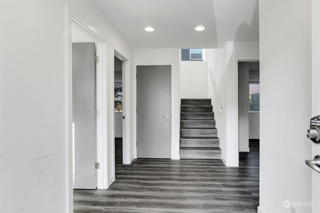 Photo of 5222 Brooklyn Avenue NE, Seattle, WA 98105 (MLS # 2268870)