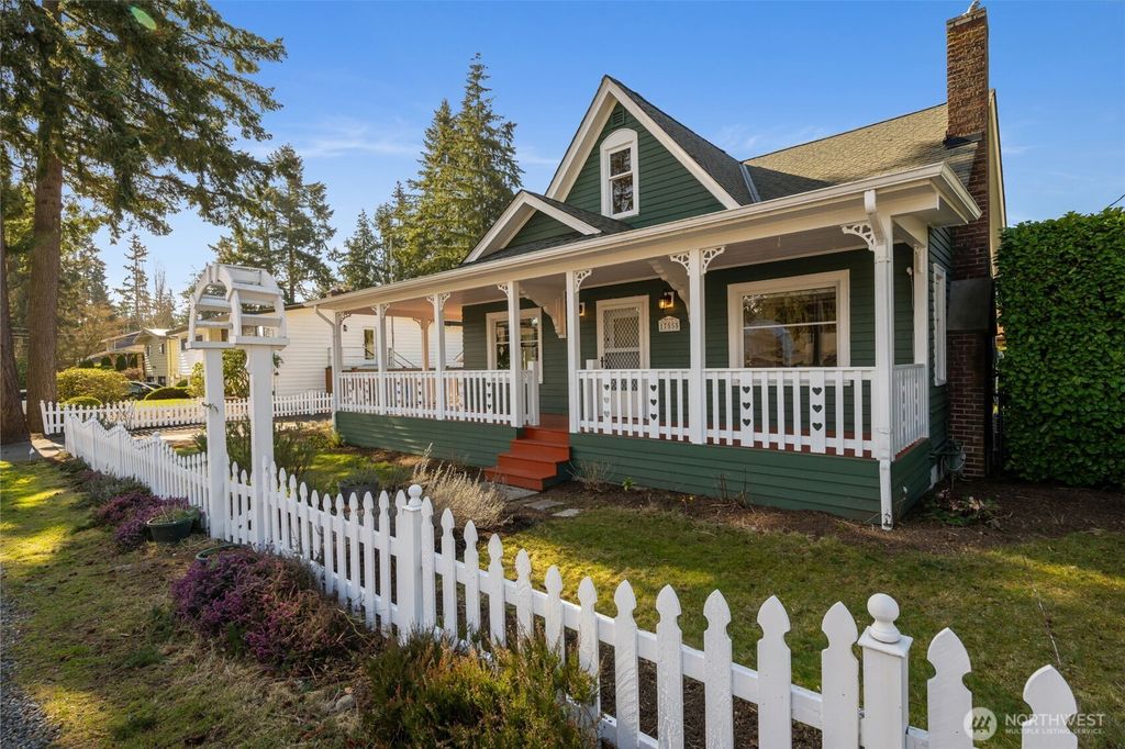 Photo of 17555 Fremont Avenue N, Shoreline, WA 98133 (MLS # 2340019)