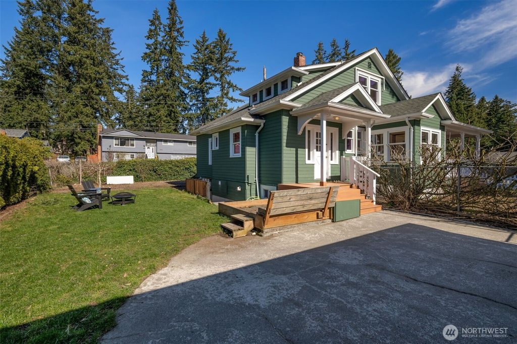 Photo of 17555 Fremont Avenue N, Shoreline, WA 98133 (MLS # 2340019)