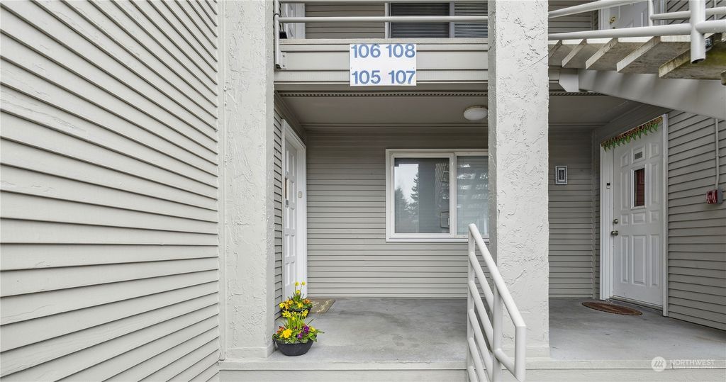 Photo of 17302 NE 45th Street #105, Redmond, WA 98052 (MLS # 2200201)
