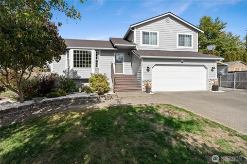 Photo of 327 Maple Drive N, Eatonville, WA 98328 (MLS # 2441729)
