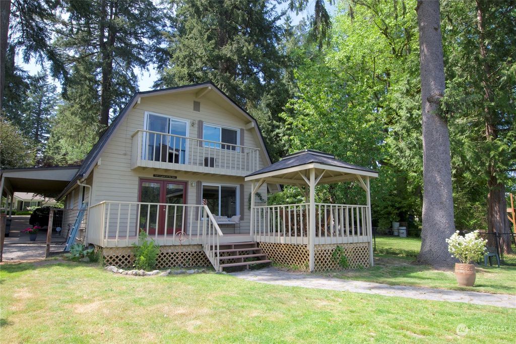 Photo of 13802 W Lake Kathleen Drive SE, Renton, WA 98059 (MLS # 2066889)