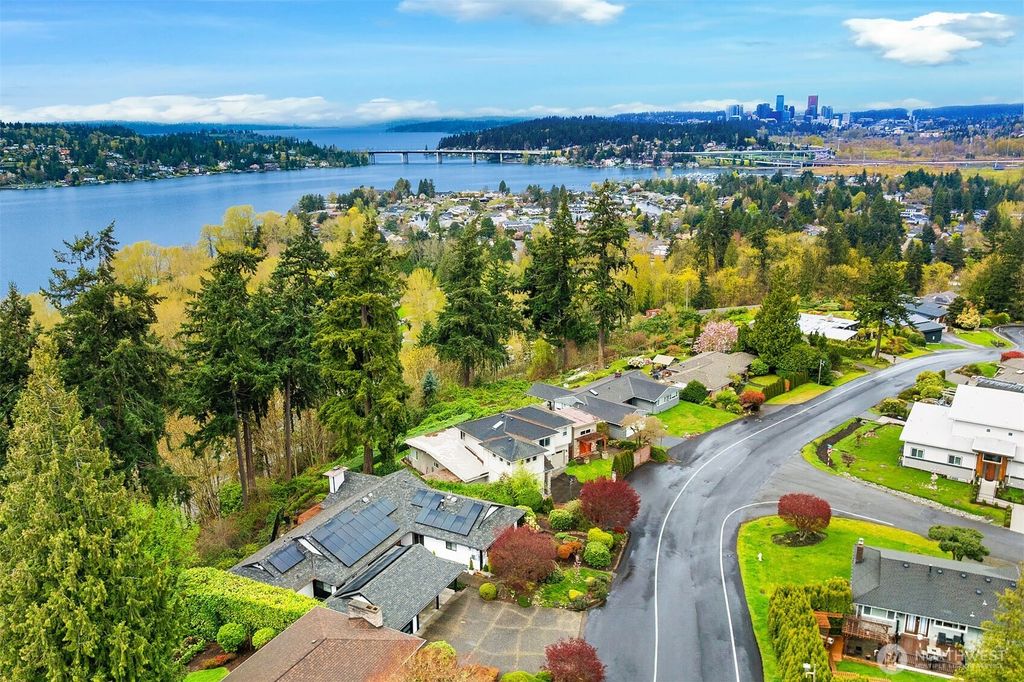 Photo of 4711 116th Avenue SE, Bellevue, WA 98006 (MLS # 2355418)