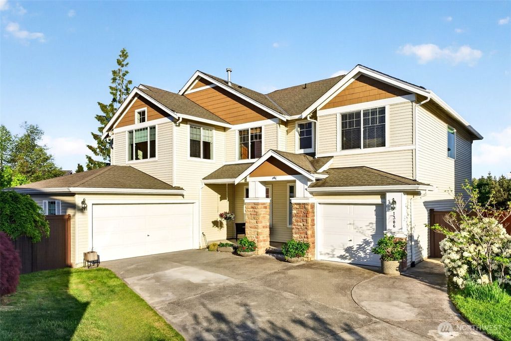 Photo of 1306 68th Street SE, Auburn, WA 98092 (MLS # 2518975)