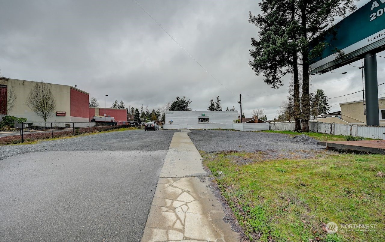 14702 Highway 99