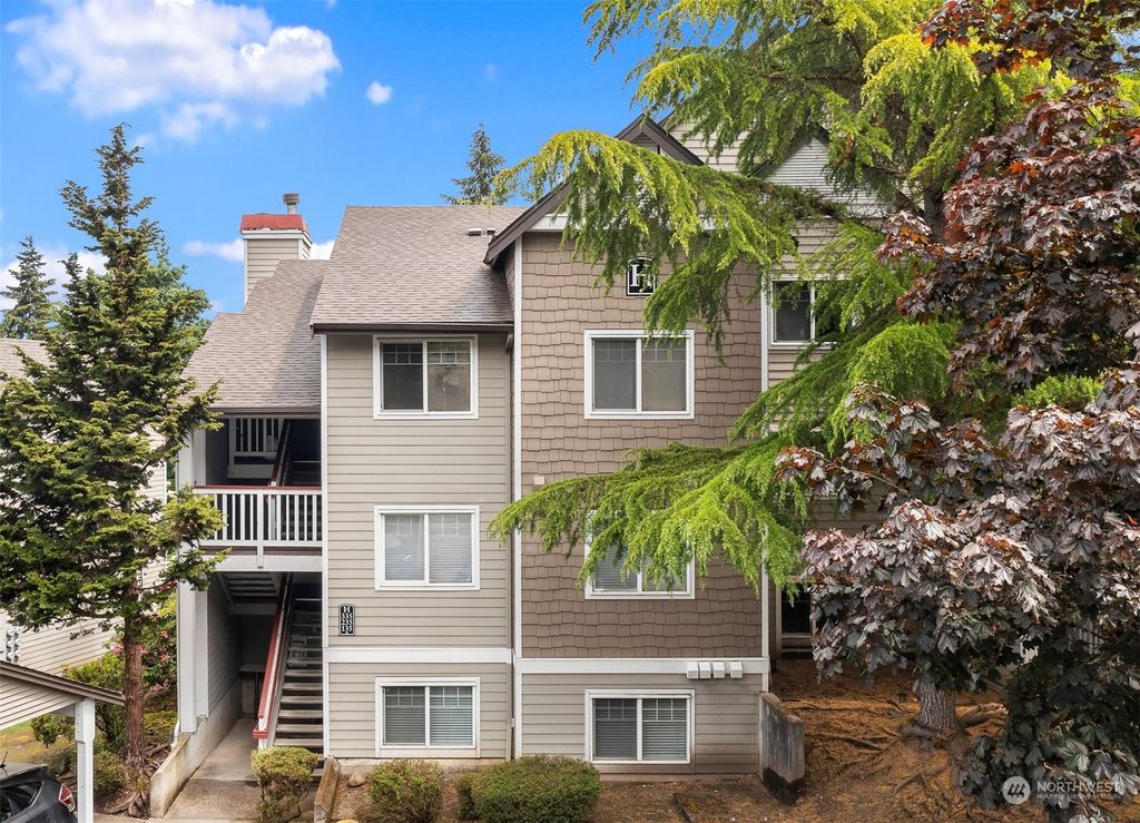 Photo of 18501 SE Newport Way #H335, Issaquah, WA 98027 (MLS # 2218751)