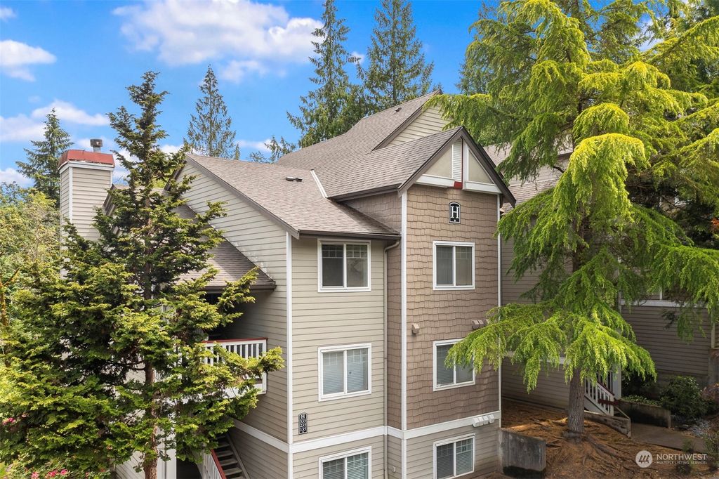 Photo of 18501 SE Newport Way #H335, Issaquah, WA 98027 (MLS # 2218751)