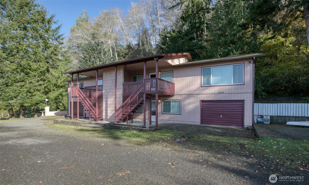 Photo of 1416 Hayes Street, Aberdeen, WA 98520 (MLS # 2451939)