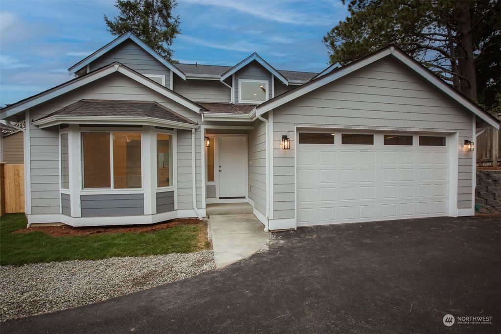 Photo of 14044 SE 200th Street, Kent, WA 98042 (MLS # 2147422)