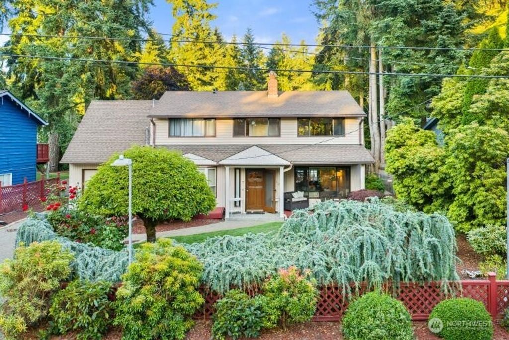 Photo of 17310 Palatine Avenue N, Shoreline, WA 98133 (MLS # 2418193)