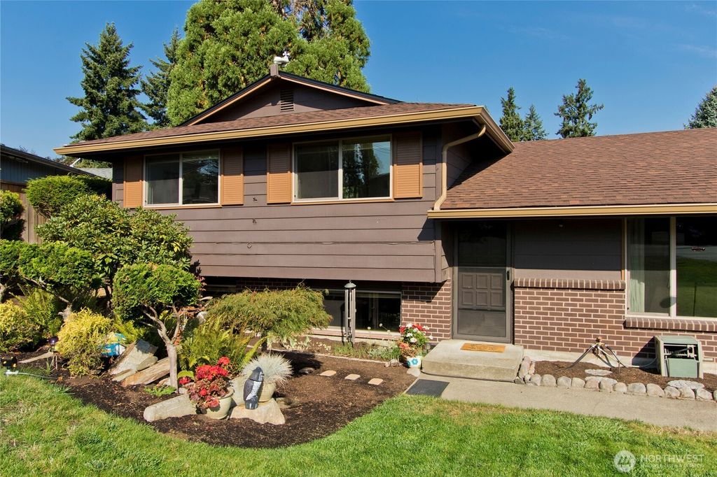 Photo of 4226 S 247th Court Ct, Kent, WA 98032 (MLS # 2435676)