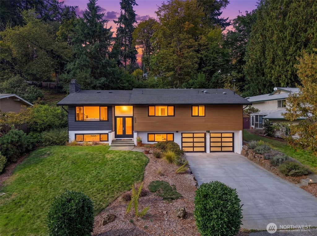 Photo of 609 109th Avenue SE, Bellevue, WA 98004 (MLS # 2588419)