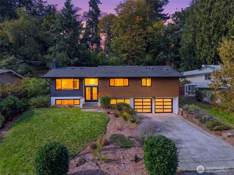 Photo of 609 109th Avenue SE, Bellevue, WA 98004 (MLS # 2588419)