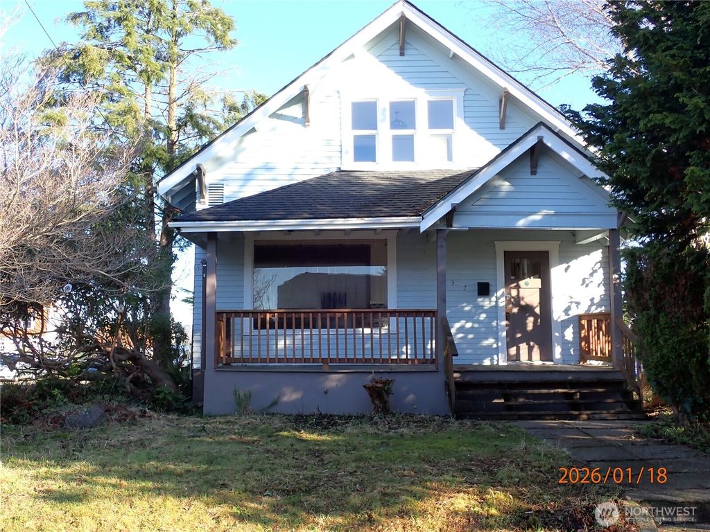 Photo of 237 13th Street, Raymond, WA 98577 (MLS # 2472022)