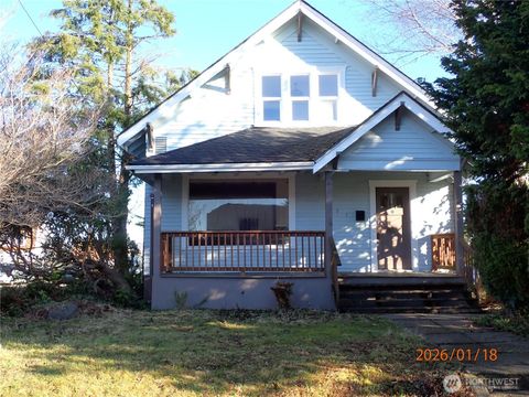 Photo of 237 13th Street, Raymond, WA 98577 (MLS # 2472022)