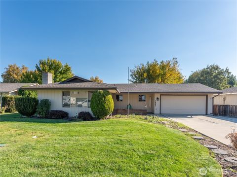 Photo of 1421 Poplar Avenue, Wenatchee, WA 98801 (MLS # 2446532)