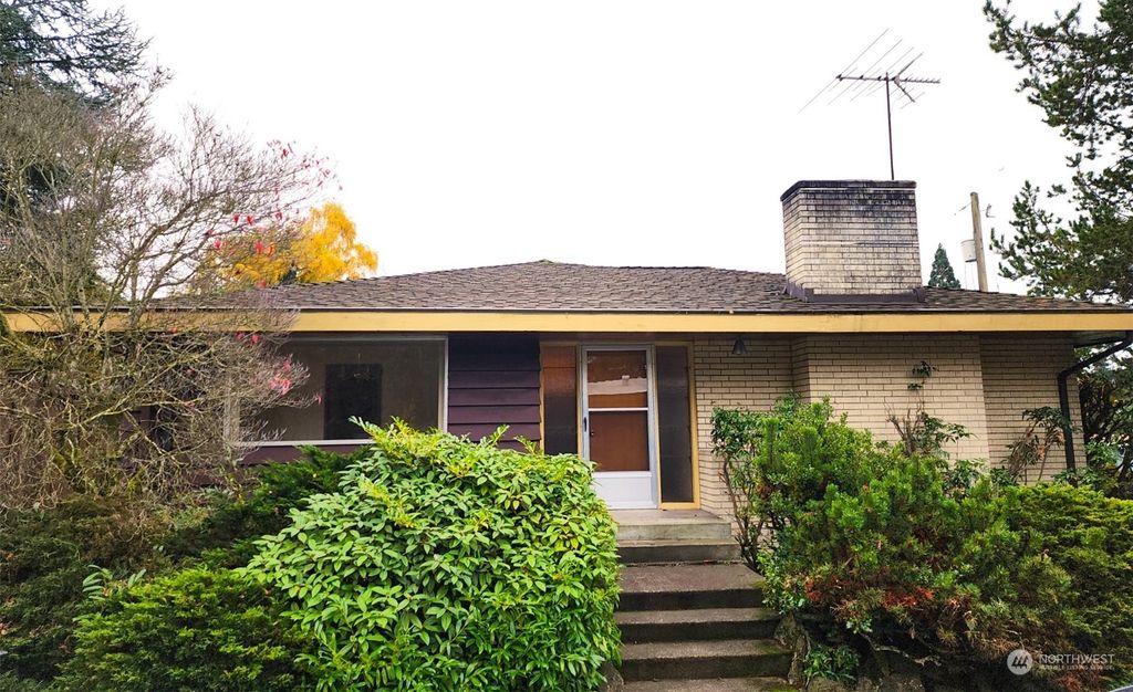 Photo of 7058 39th Avenue NE, Seattle, WA 98115 (MLS # 2178303)