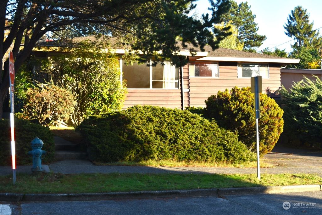 Photo of 7058 39th Avenue NE, Seattle, WA 98115 (MLS # 2178303)