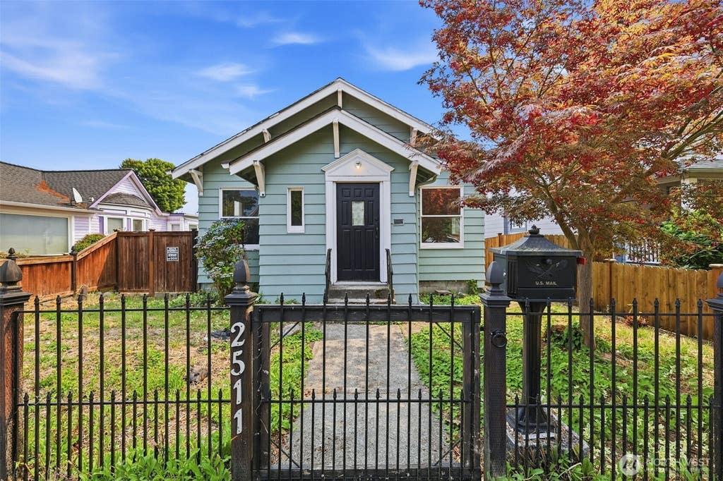 Photo of 2511 Maple Street, Everett, WA 98201 (MLS # 2565570)