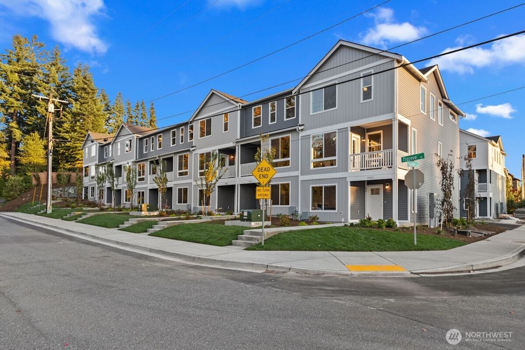 Photo of 7027 Rainier Drive #H, Everett, WA 98203 (MLS # 2470718)