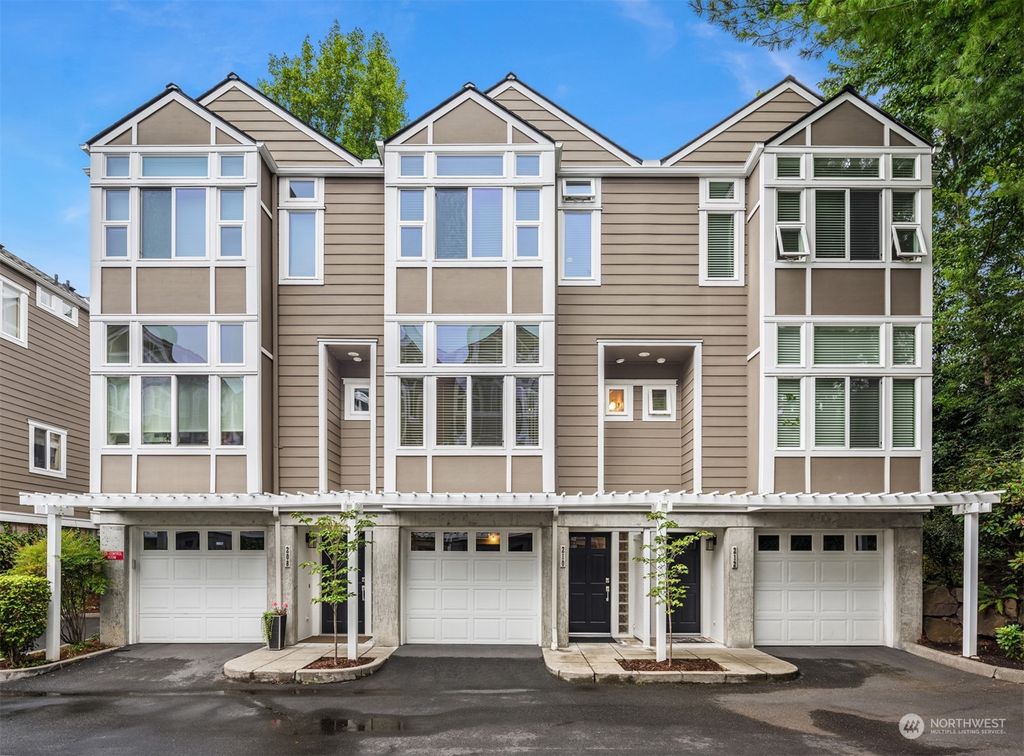 Photo of 210 5th Place S, Kirkland, WA 98033 (MLS # 2157328)