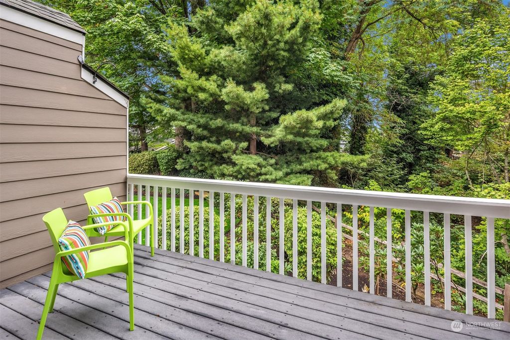 Photo of 210 5th Place S, Kirkland, WA 98033 (MLS # 2157328)