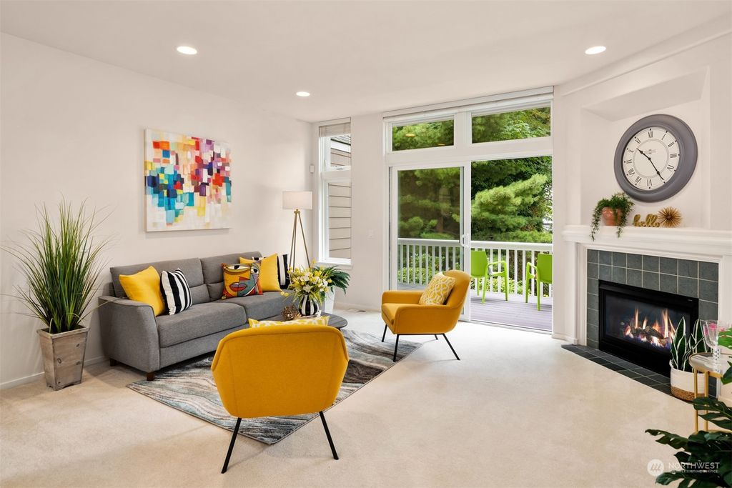 Photo of 210 5th Place S, Kirkland, WA 98033 (MLS # 2157328)