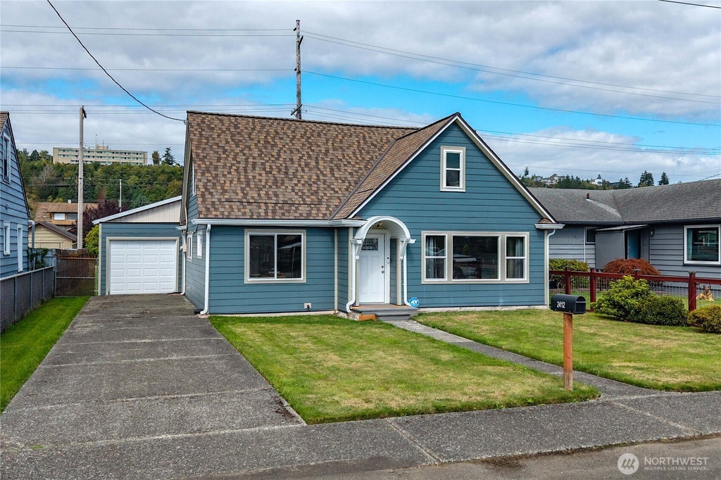 Photo of 2412 Aberdeen Avenue, Aberdeen, WA 98520 (MLS # 2583139)