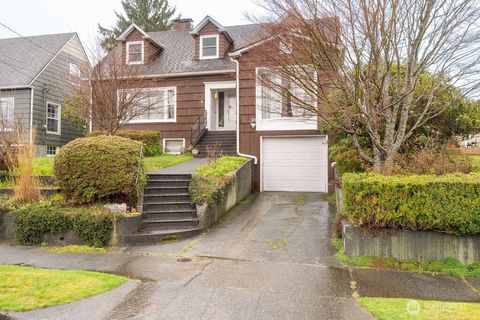 Photo of 704 Essex Avenue, Aberdeen, WA 98520 (MLS # 2495464)