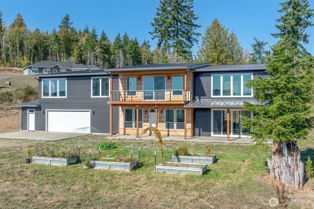 Photo of 109 Stewart Spur 1 Spur, Kelso, WA 98626 (MLS # 2437549)
